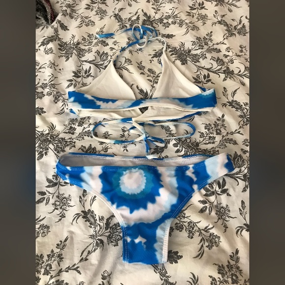 Blue and white wrap around bikini - Picture 3 of 4